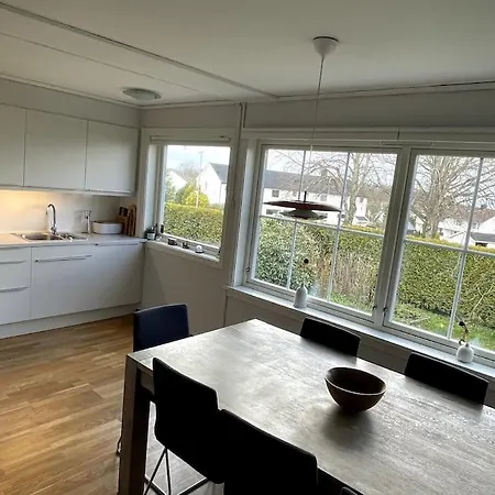Apartman Til Leie I Sommer, Naerhet Til Og Sentrum